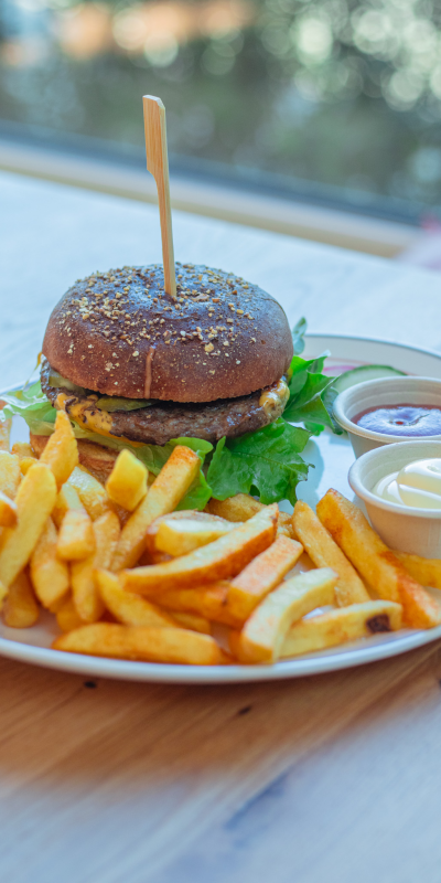 Gericht 1: Burger mit Pommes